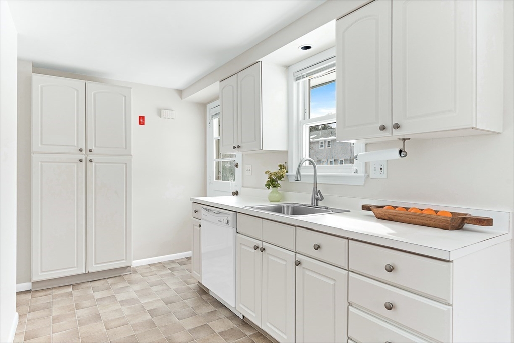 9 Charles Road, Unit 9 Winchester, MA 01890 - Photo 18 of 33