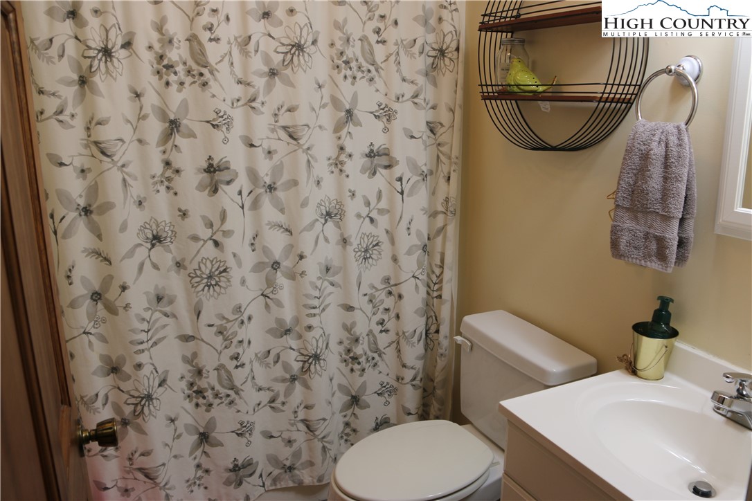 660 Rustic Road West Jefferson, NC 28694 - Photo 11 of 31 Gallery Image 11