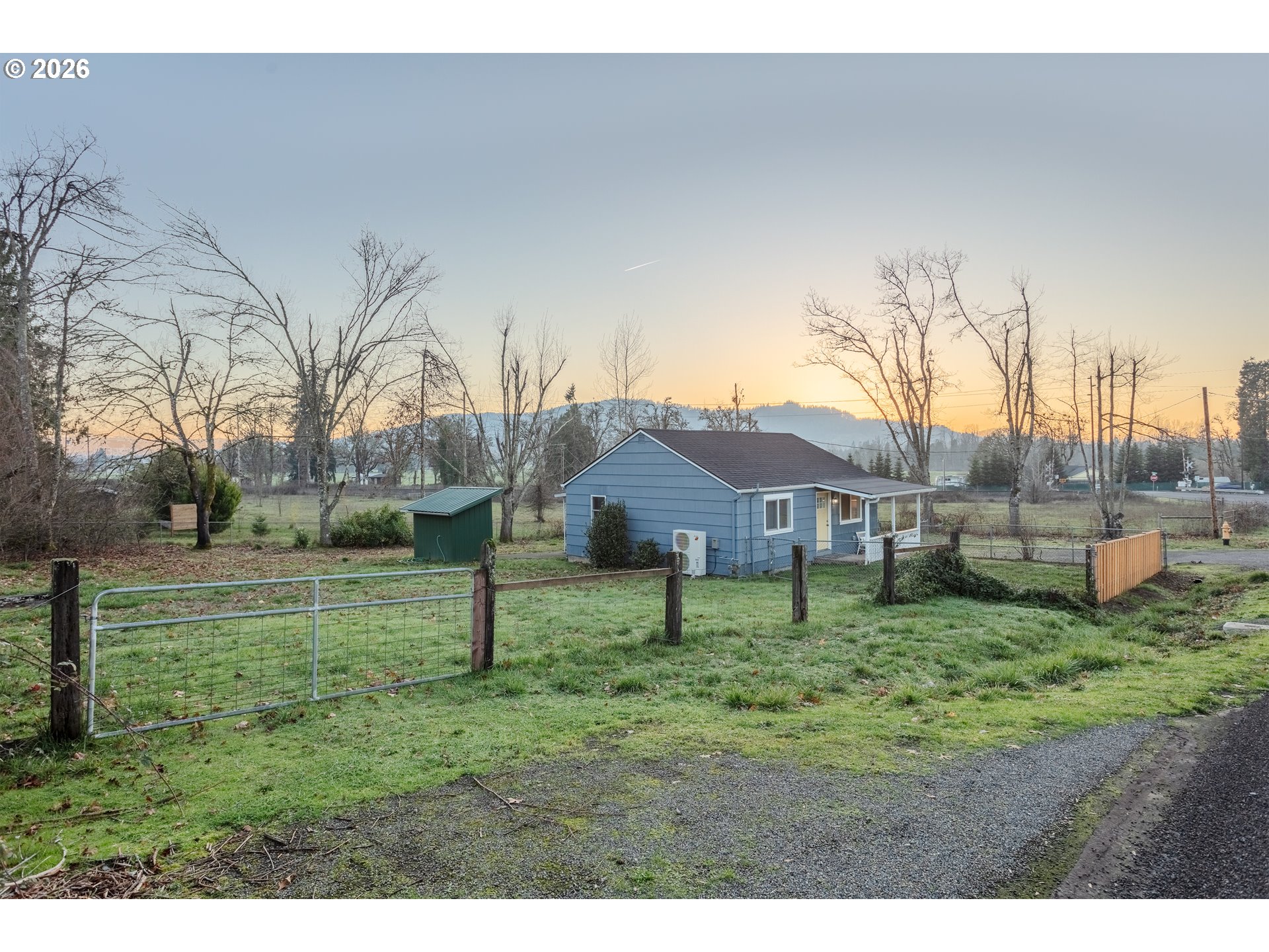 5423 Mt Vernon Road Springfield, OR 97478 - Photo 29 of 35 a backyard of a house with lots of green space