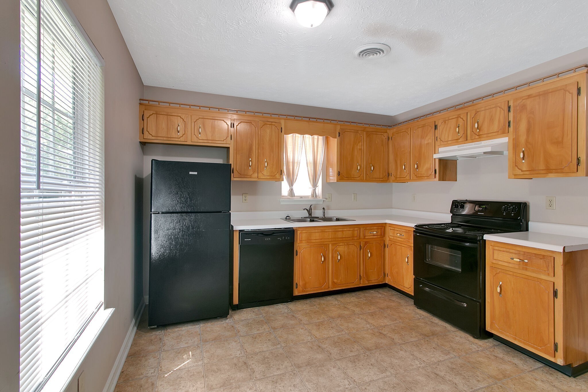 999 State Line Road Oak Grove, KY 42262 - Photo 10 of 23