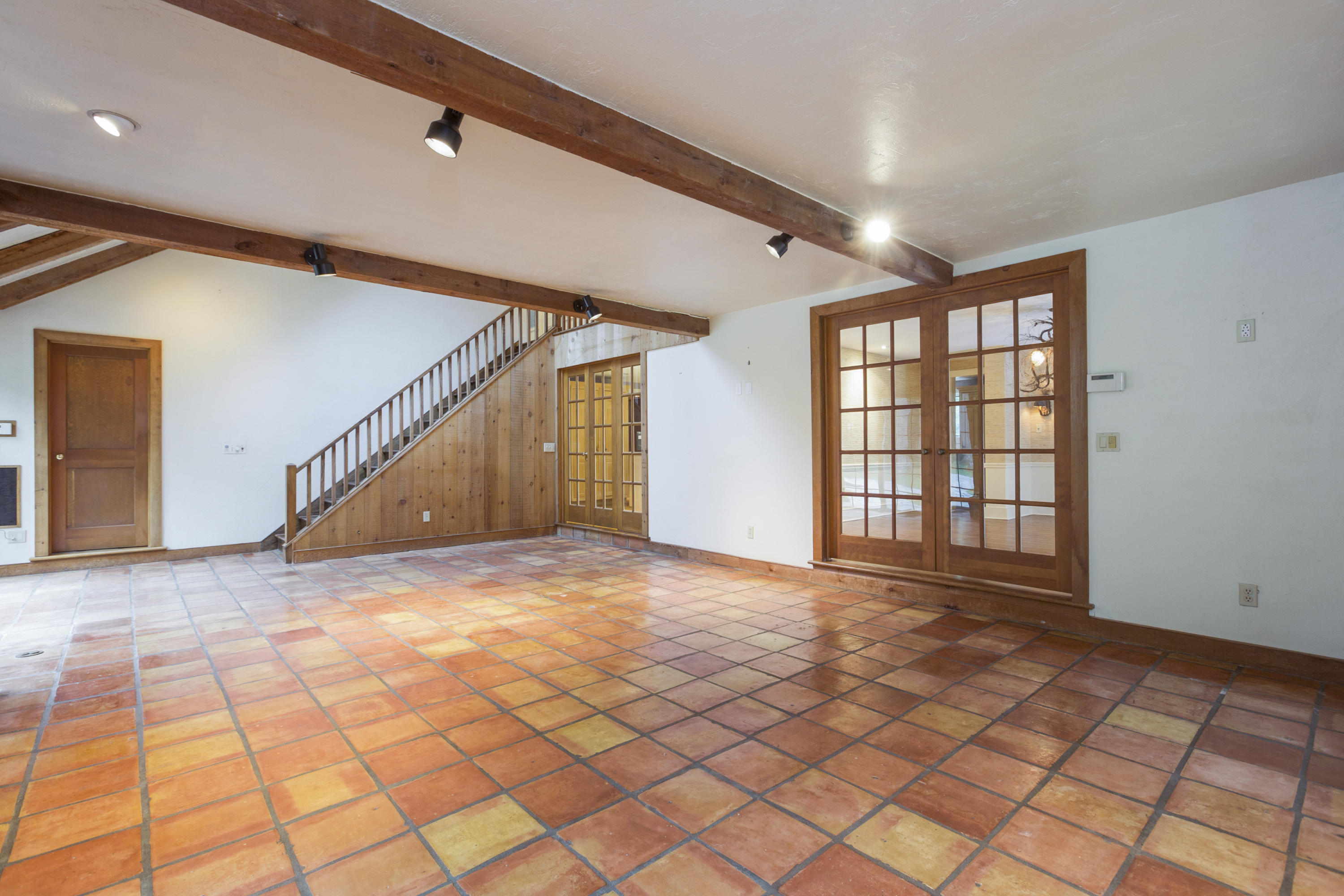 283 Hollow Tree Ridge Road Darien, CT 06820 - Photo 17 of 49 a view of an empty room with a window