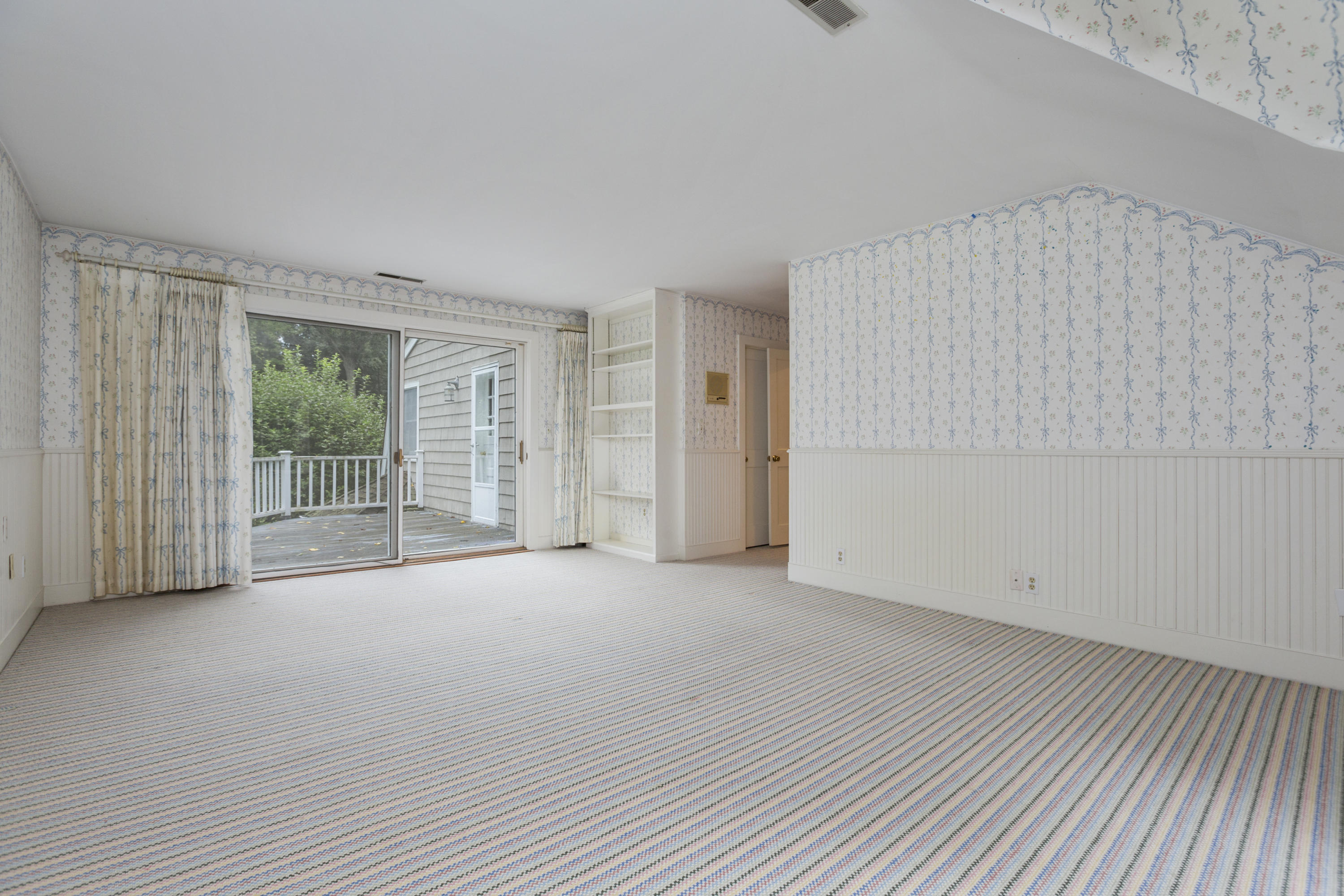 283 Hollow Tree Ridge Road Darien, CT 06820 - Photo 30 of 49 a view of an empty room with glass door