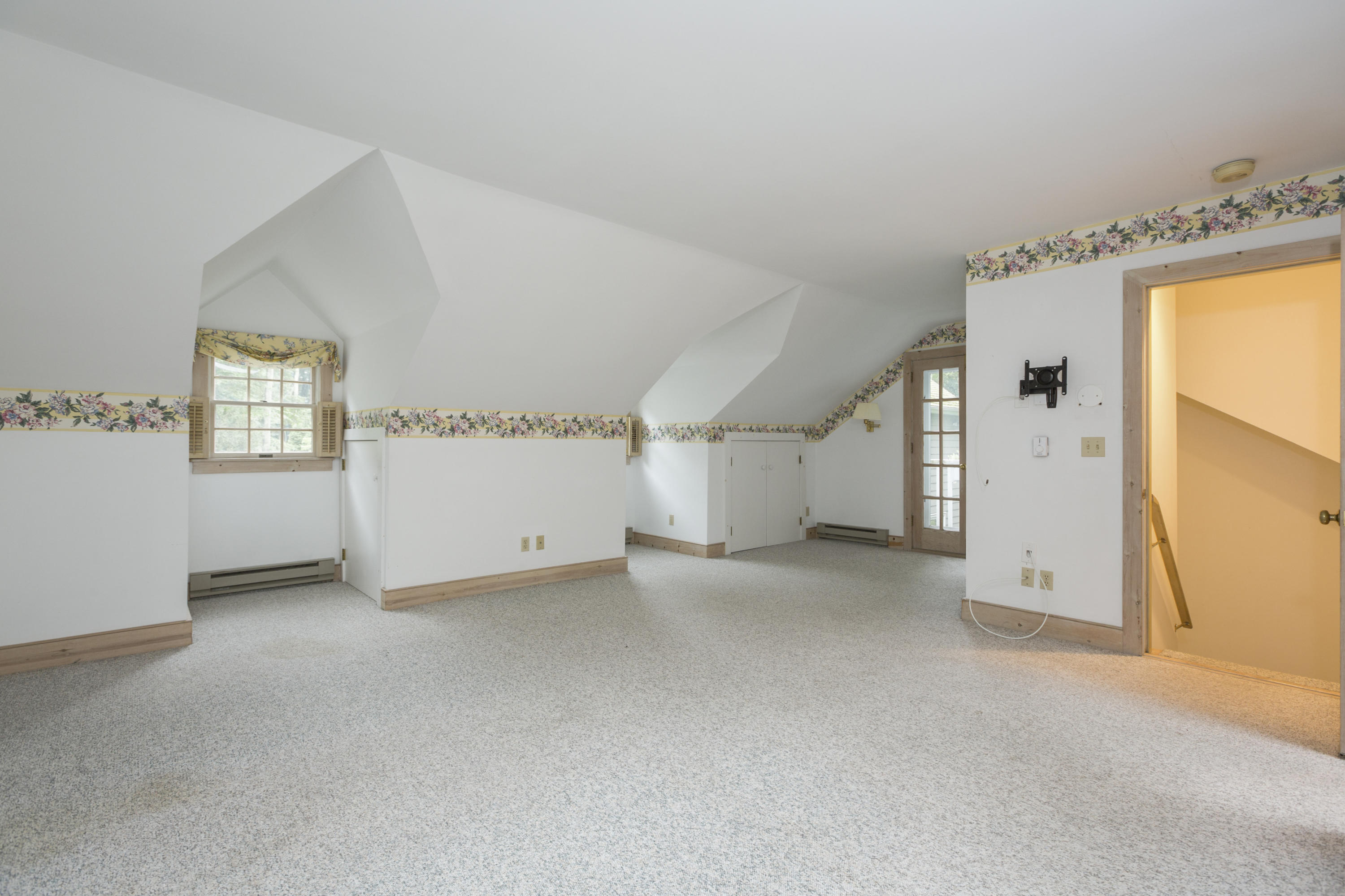 283 Hollow Tree Ridge Road Darien, CT 06820 - Photo 32 of 49 an empty room with windows