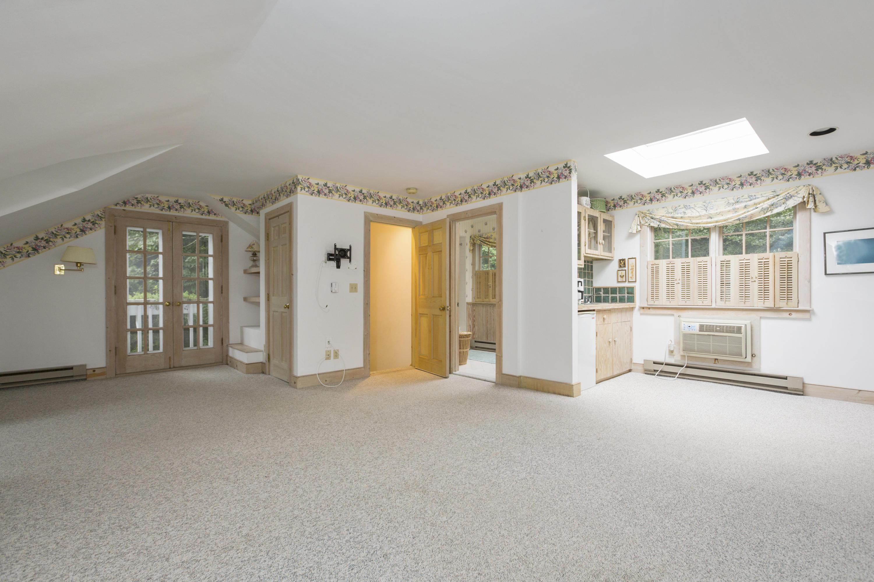 283 Hollow Tree Ridge Road Darien, CT 06820 - Photo 33 of 49 an empty room with windows
