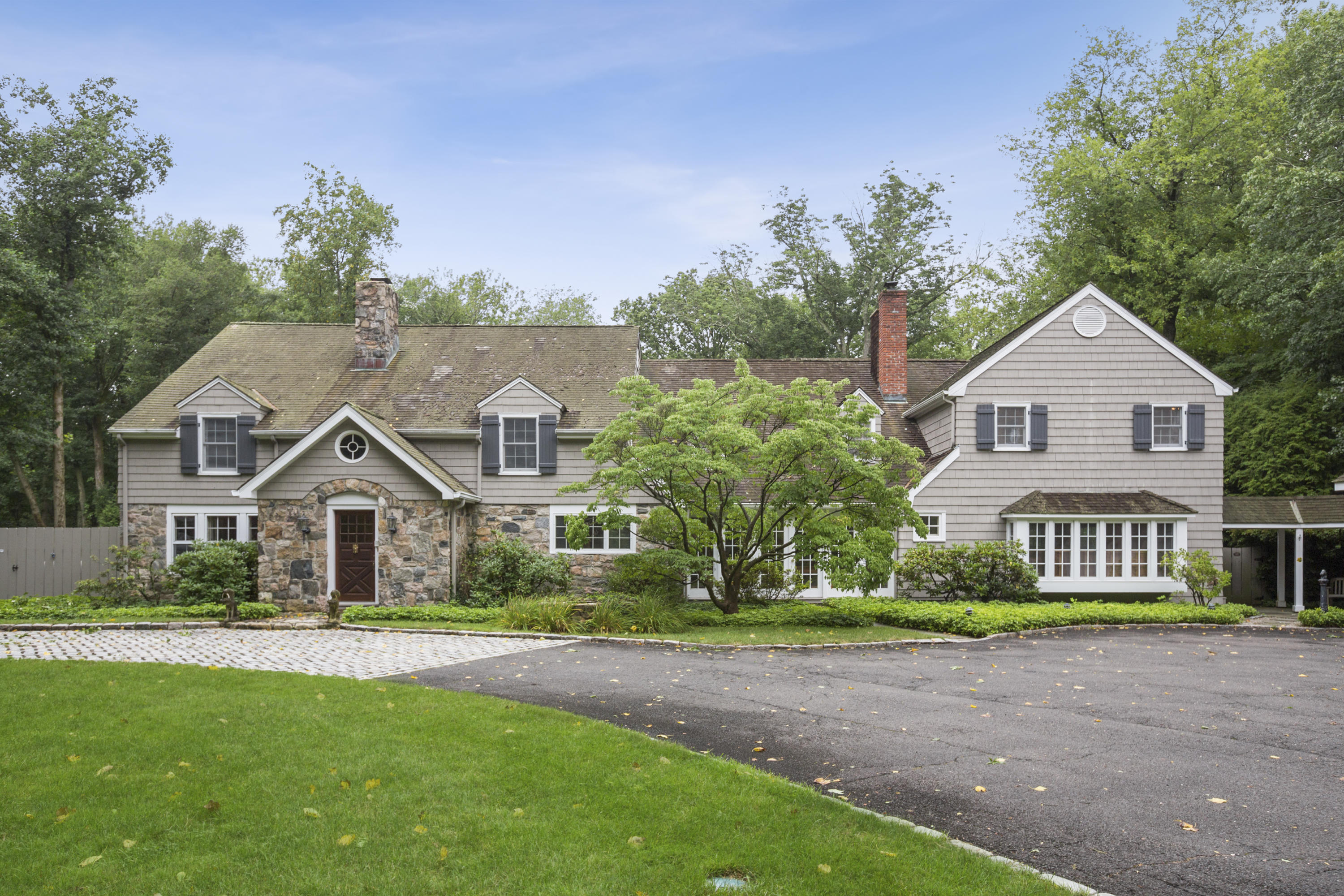 283 Hollow Tree Ridge Road Darien, CT 06820 - Photo 4 of 49 a front view of house with yard and green space