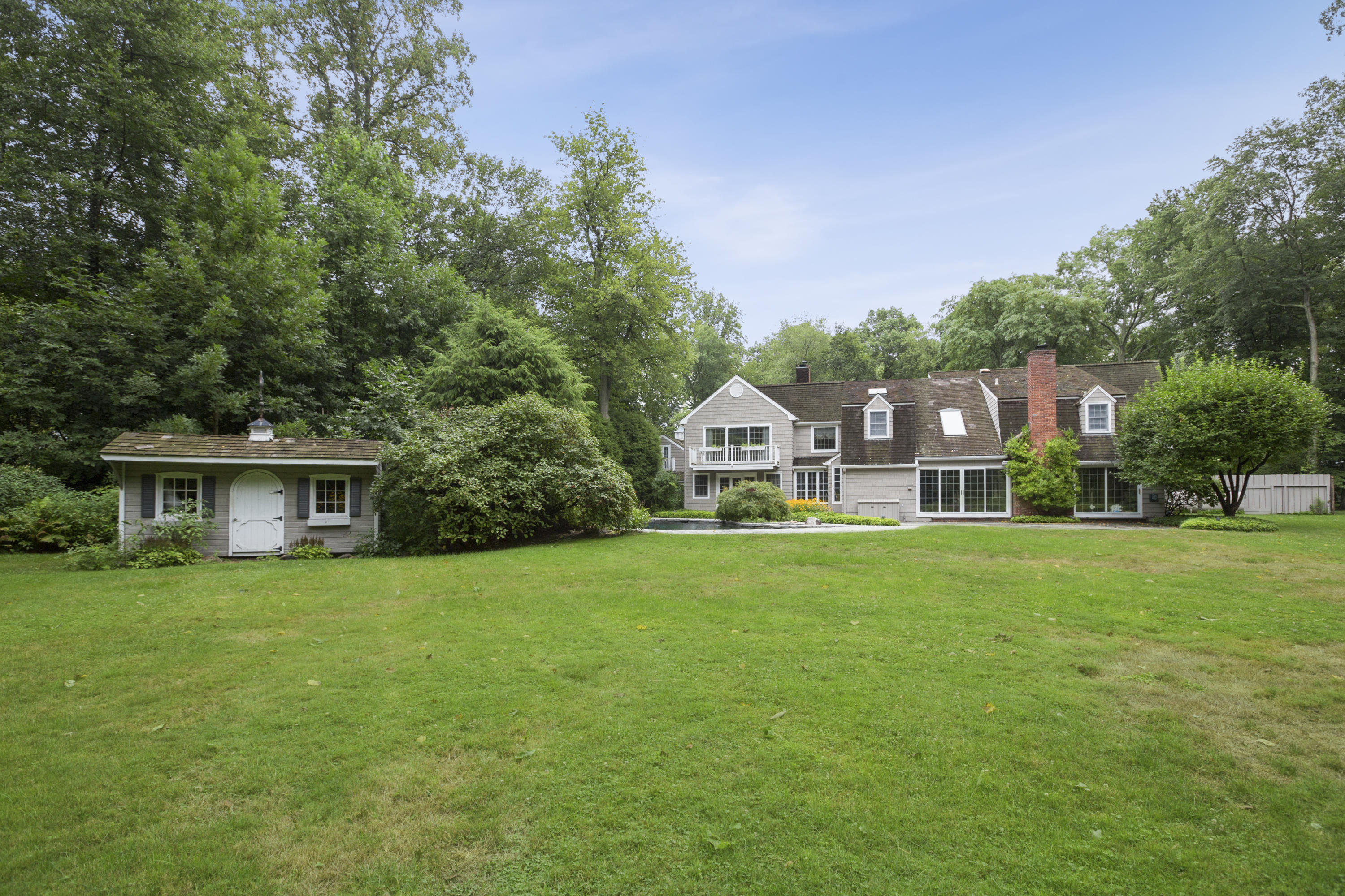 283 Hollow Tree Ridge Road Darien, CT 06820 - Photo 41 of 49 a front view of house with yard and green space