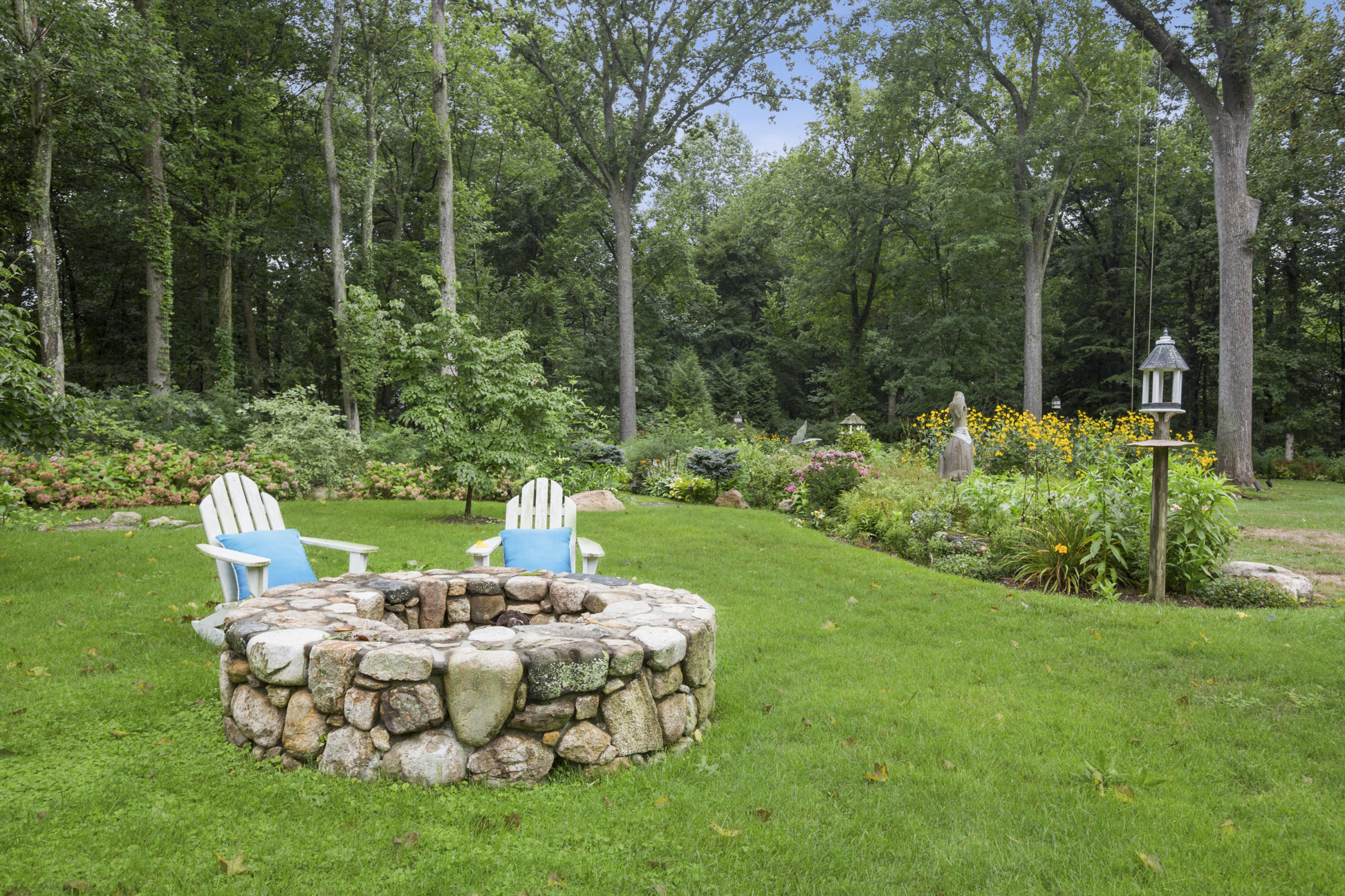 283 Hollow Tree Ridge Road Darien, CT 06820 - Photo 43 of 49 a garden view with a sitting space