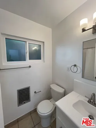 $2,300 | 4187 Arch Drive, Unit 2, Studio City, CA 91604