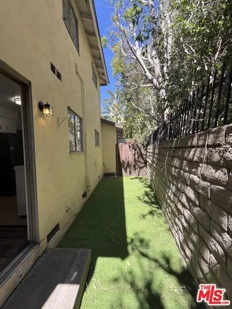 $2,300 | 4187 Arch Drive, Unit 2, Studio City, CA 91604