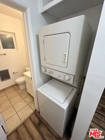 $2,300 | 4187 Arch Drive, Unit 2, Studio City, CA 91604