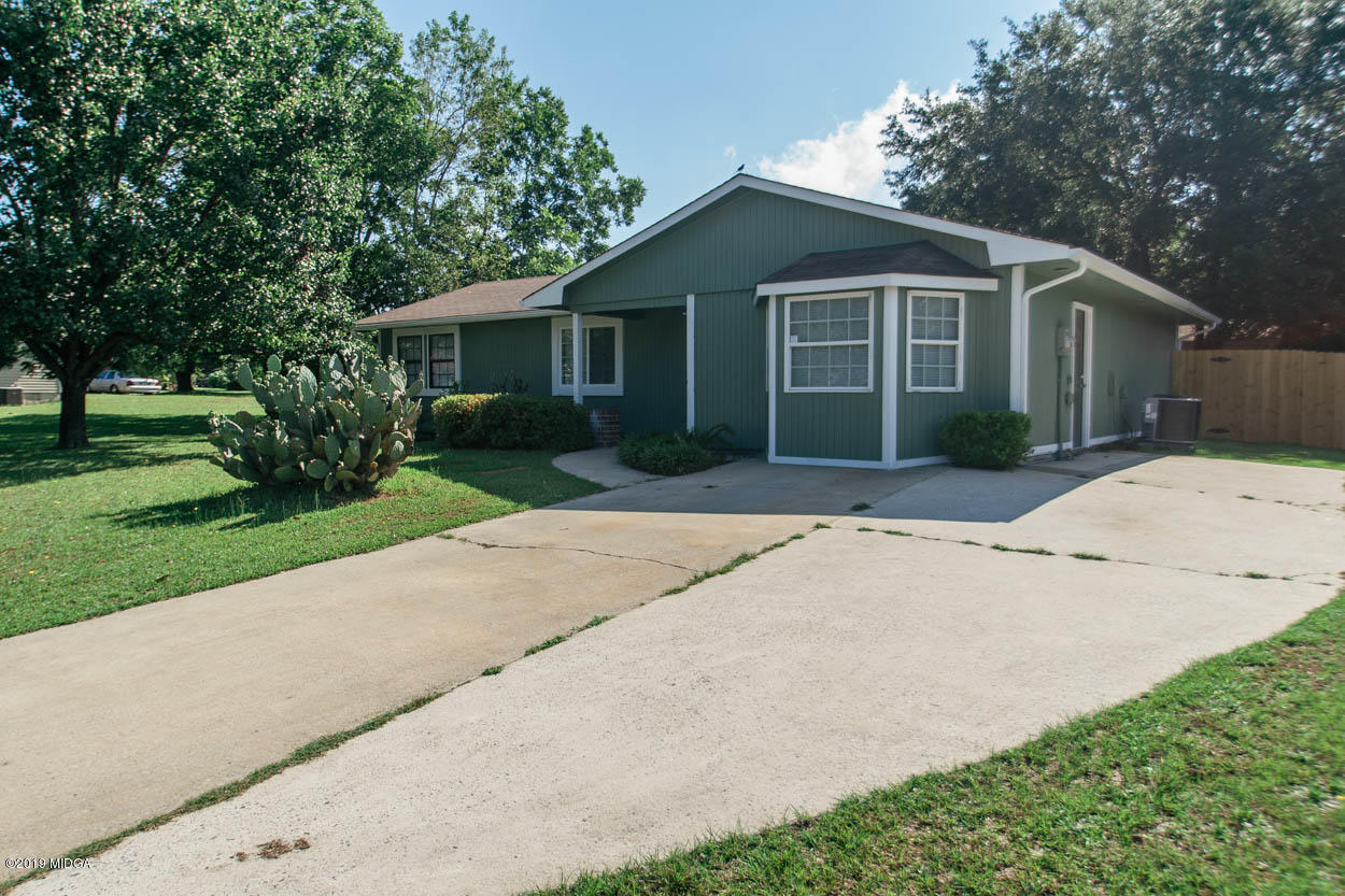 408 Scarborough Road Warner Robins, GA 31093 - Photo 2 of 26 DSC_7099