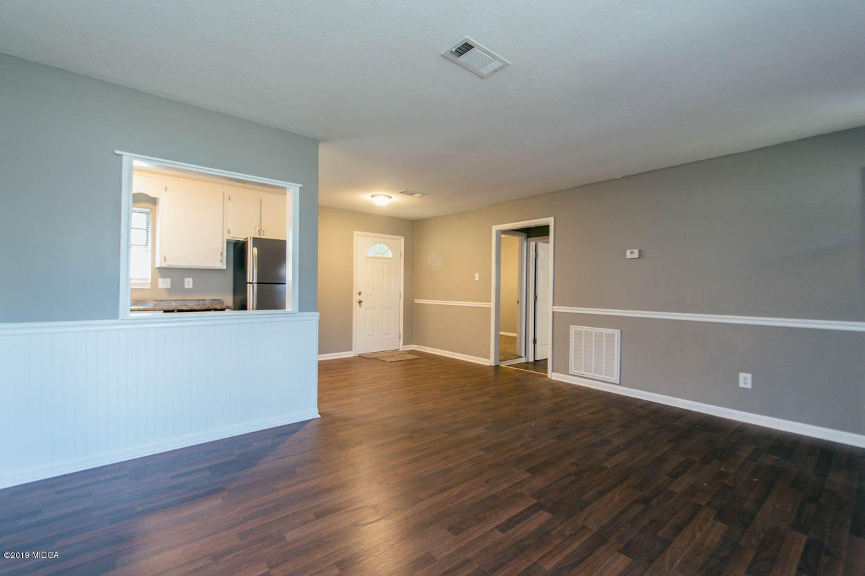 408 Scarborough Road Warner Robins, GA 31093 - Photo 3 of 26 DSC_7128
