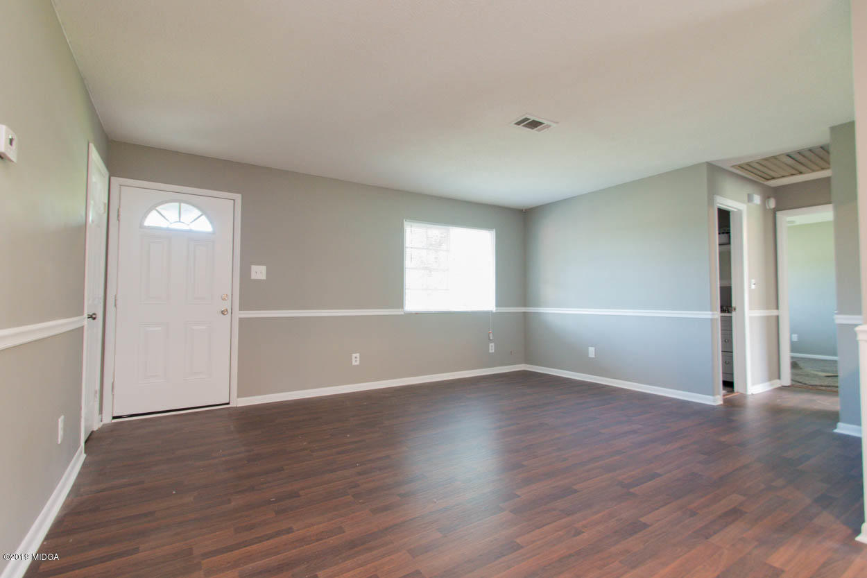 408 Scarborough Road Warner Robins, GA 31093 - Photo 5 of 26 DSC_7122