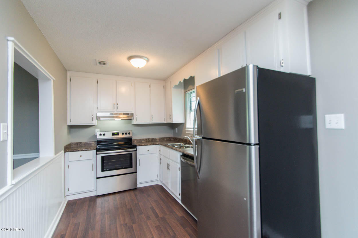 408 Scarborough Road Warner Robins, GA 31093 - Photo 7 of 26 DSC_7136