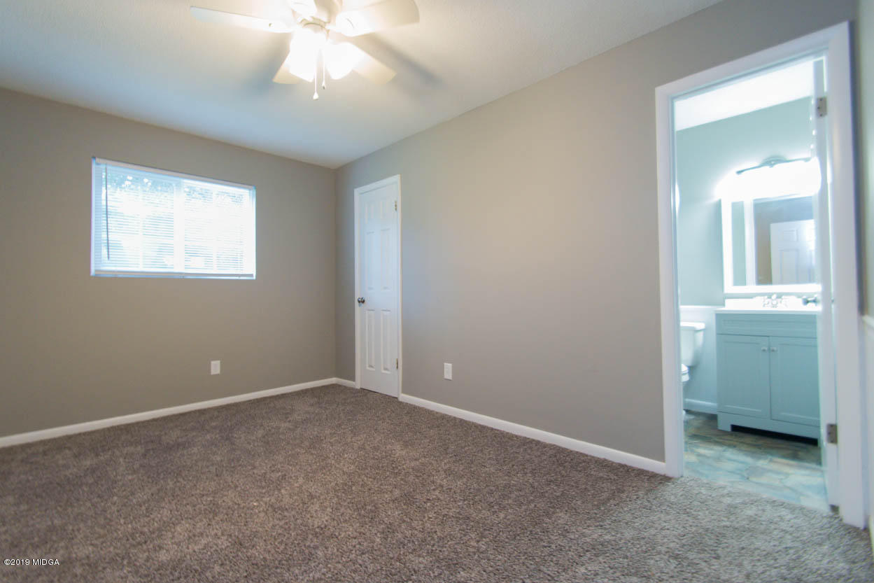 408 Scarborough Road Warner Robins, GA 31093 - Photo 8 of 26 DSC_7163