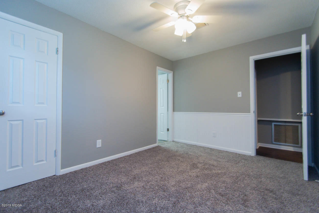 408 Scarborough Road Warner Robins, GA 31093 - Photo 9 of 26 DSC_7166
