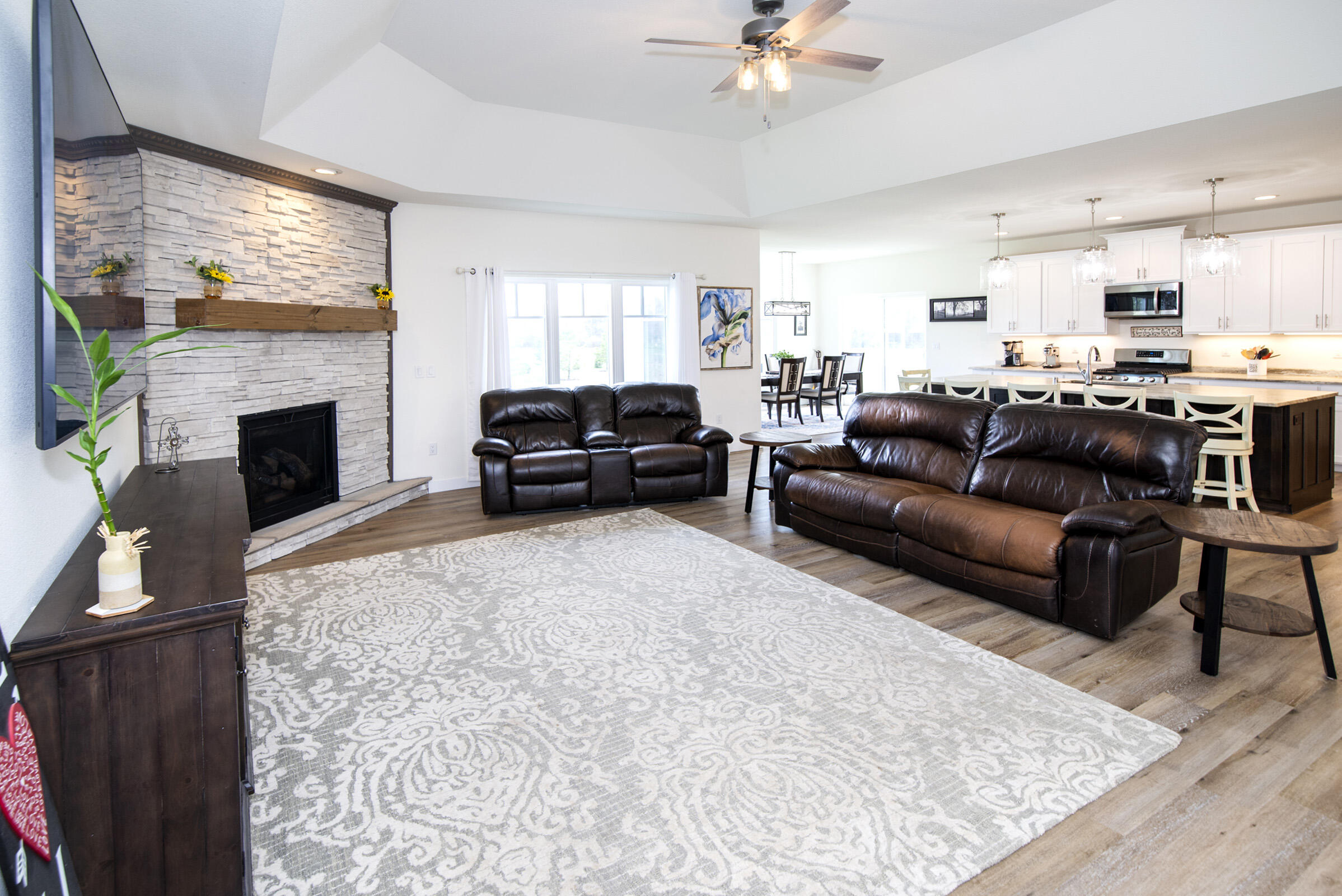 638 Red Oak Drive Summit, WI 53066 - Photo 13 of 49 Family Room