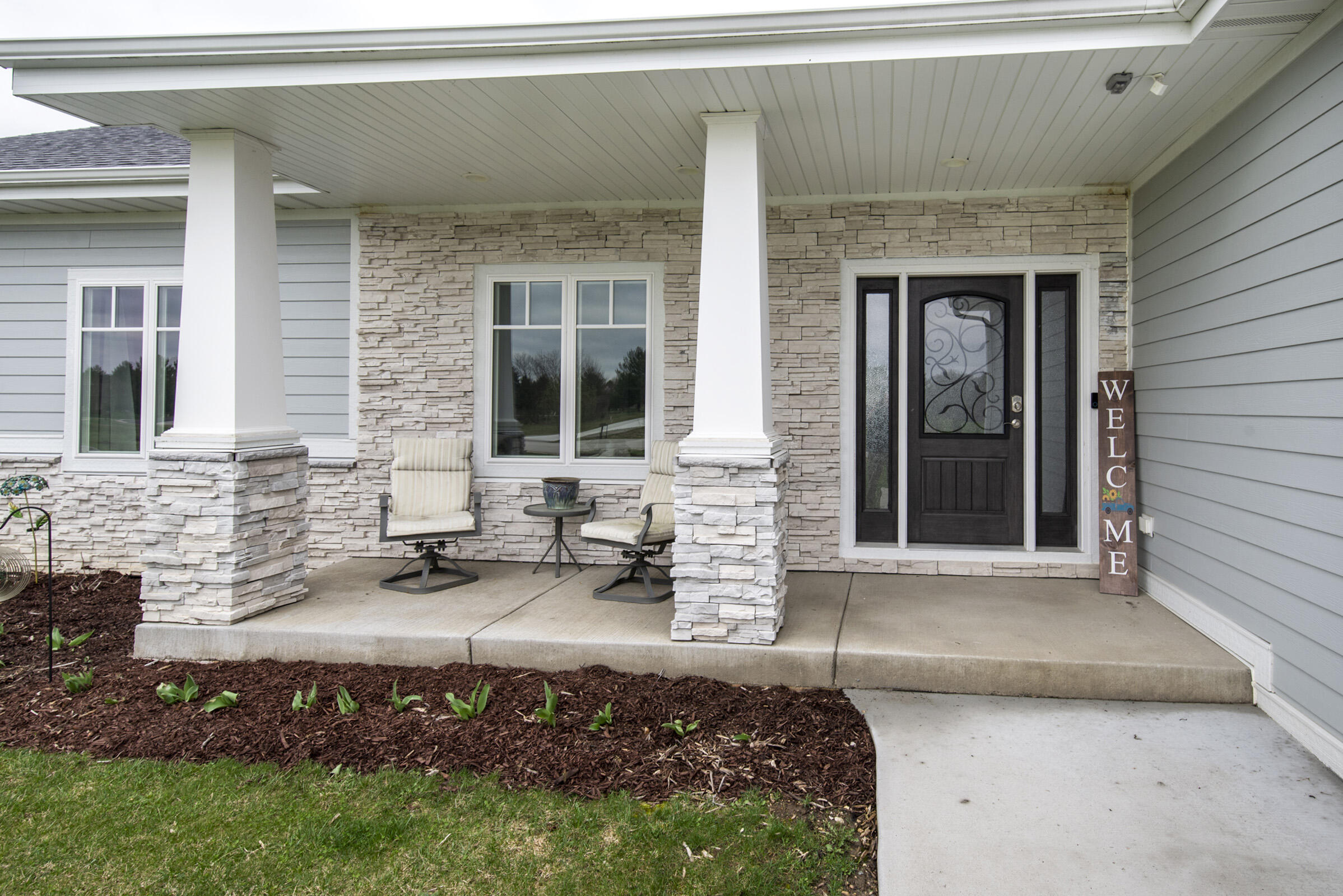 638 Red Oak Drive Summit, WI 53066 - Photo 2 of 49 Main Entrance and Porch