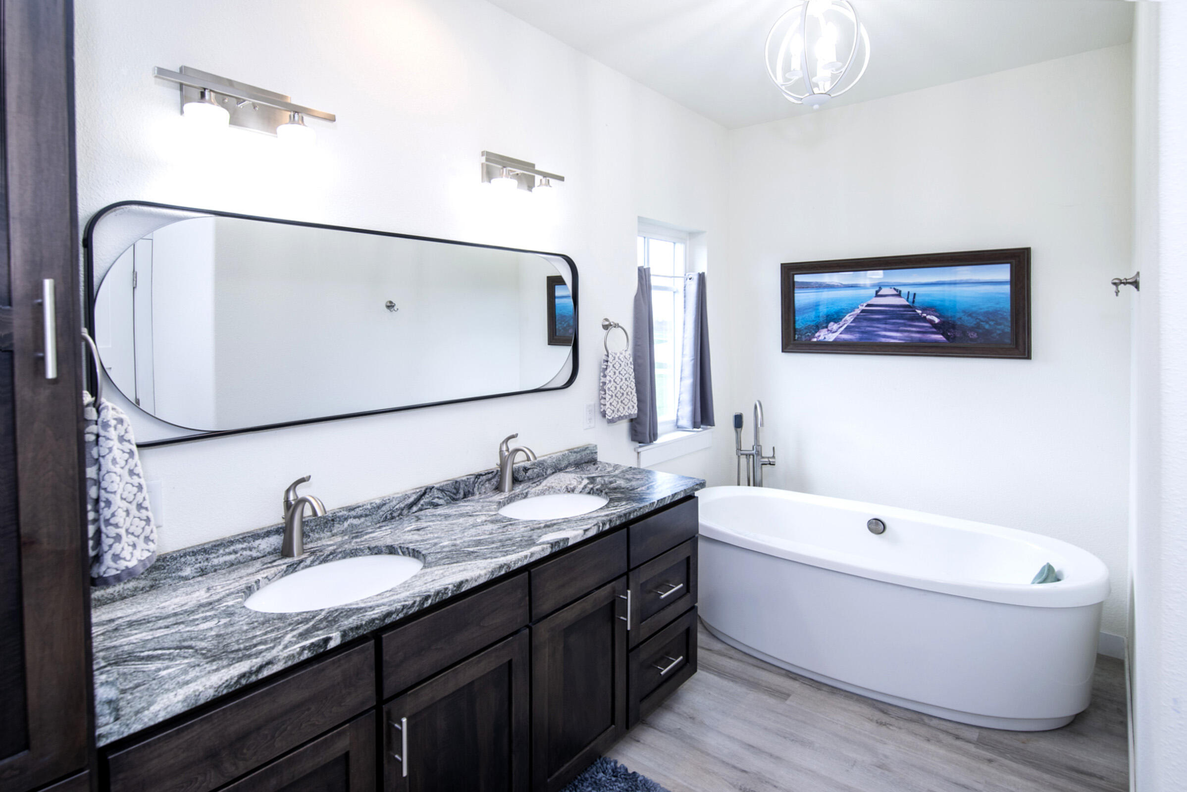 638 Red Oak Drive Summit, WI 53066 - Photo 23 of 49 Primary Bathroom