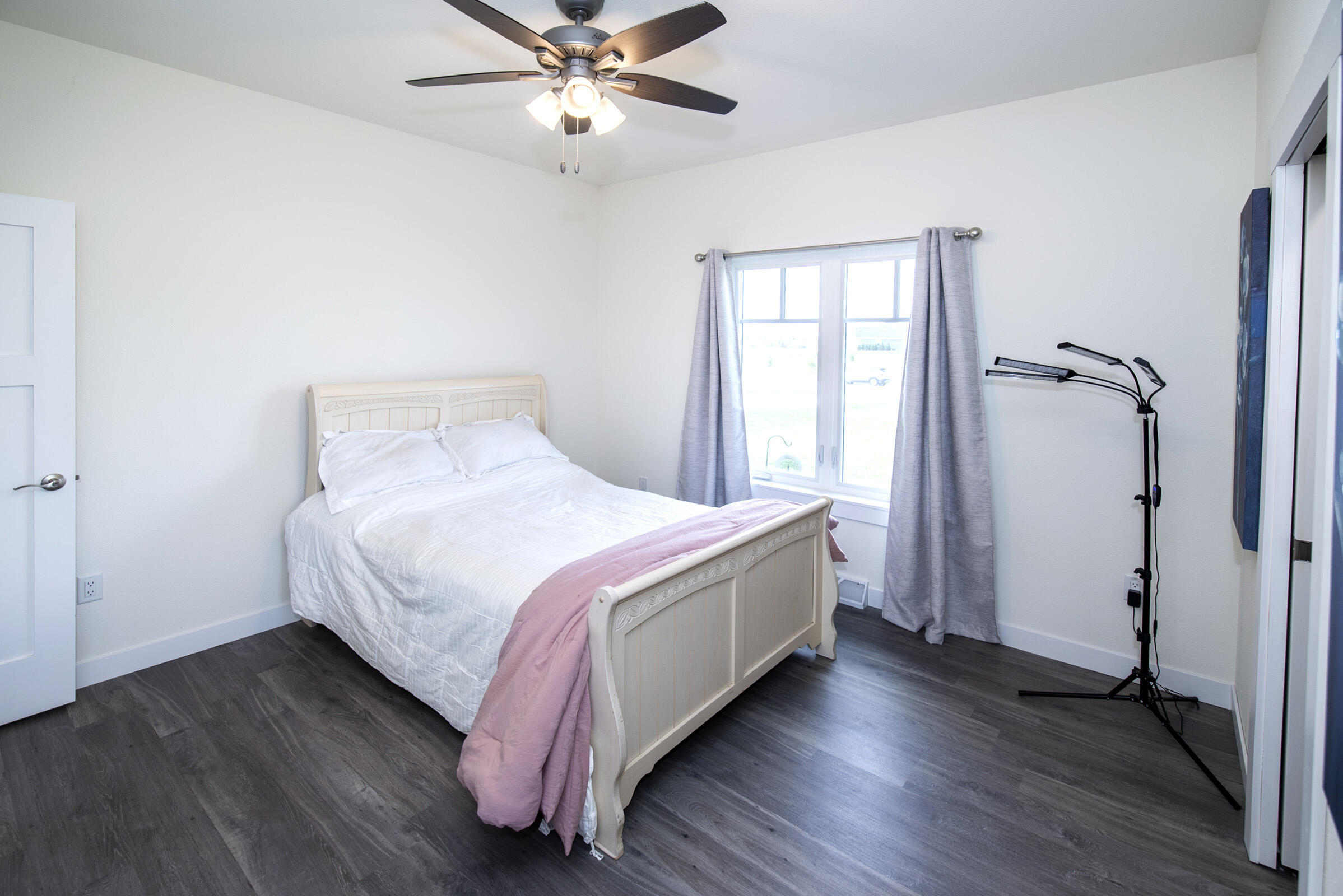 638 Red Oak Drive Summit, WI 53066 - Photo 28 of 49 Bedroom 2 on main