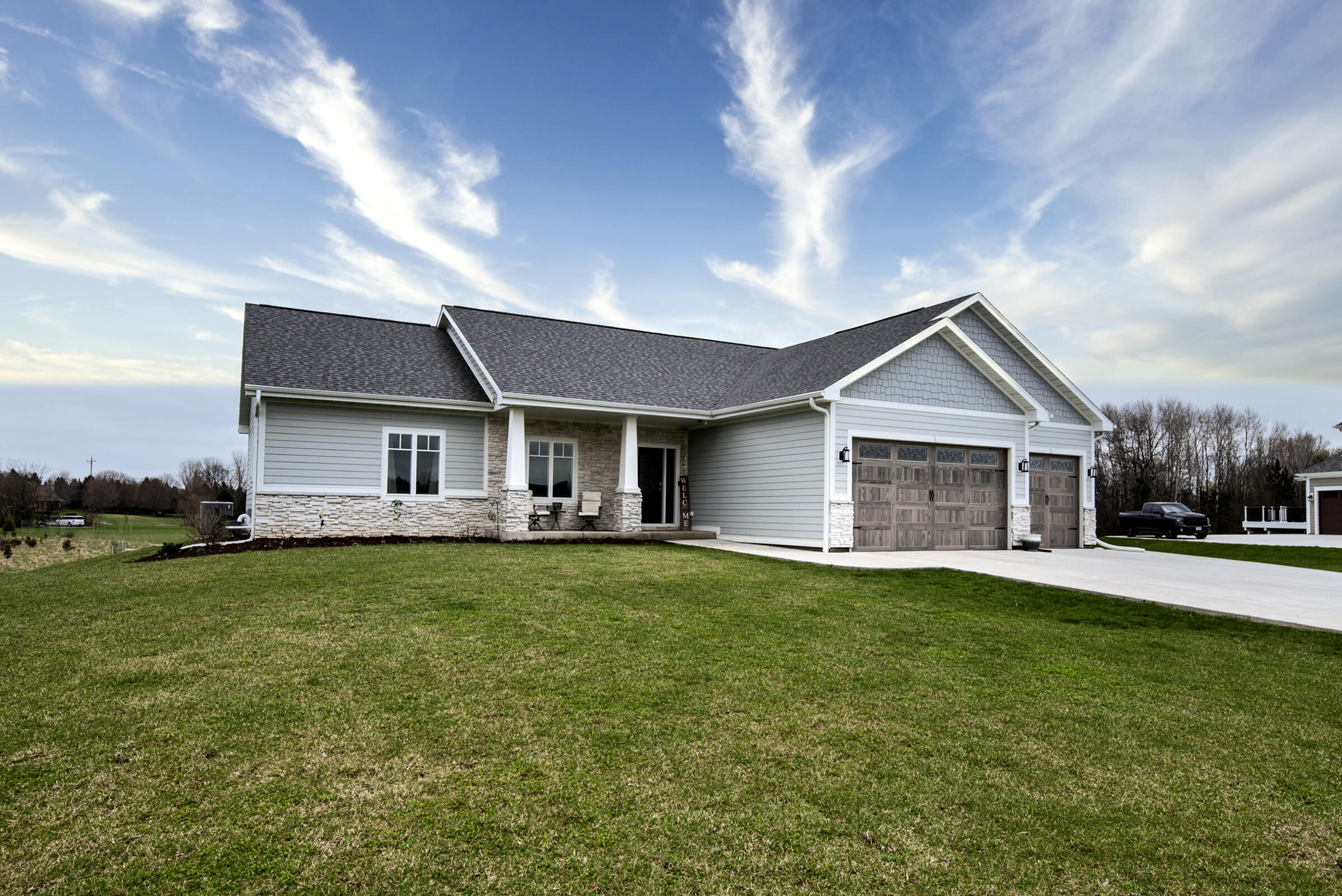 638 Red Oak Drive Summit, WI 53066 - Photo 3 of 49 Left Angle View