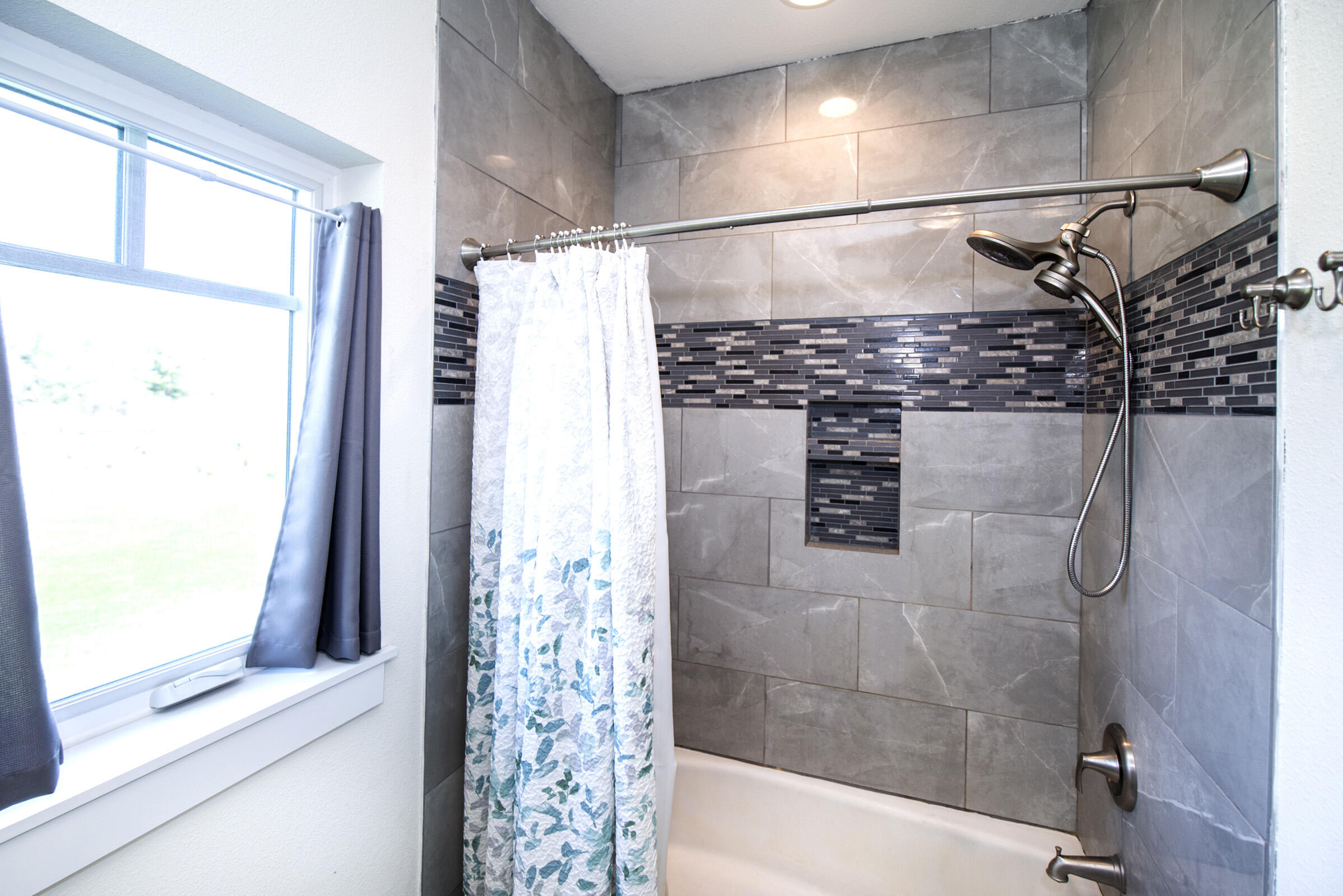 638 Red Oak Drive Summit, WI 53066 - Photo 31 of 49 Shower