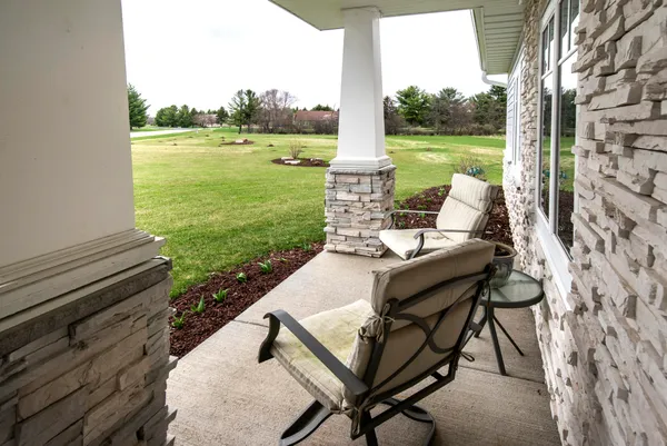 $972,500 | 638 Red Oak Drive, Summit, WI 53066