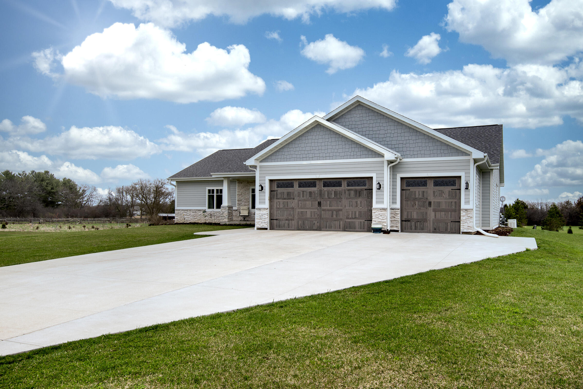 638 Red Oak Drive Summit, WI 53066 - Photo 5 of 49 Front View