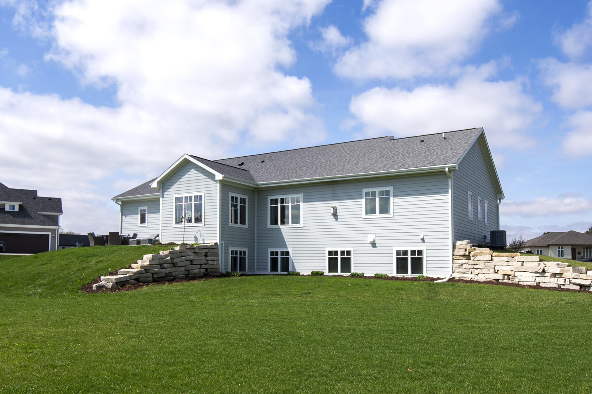 638 Red Oak Drive Summit, WI 53066 - Photo 6 of 49 Rear View Angle