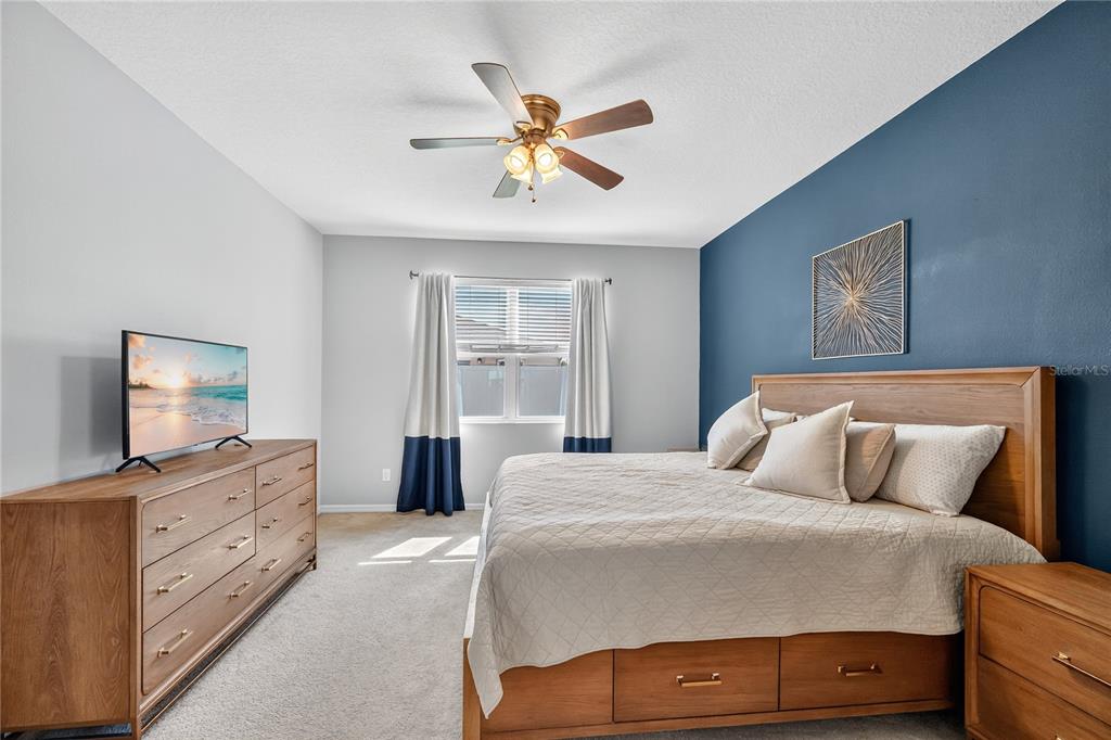 4368 Moon Shadow Loop Mulberry, FL 33860 - Photo 20 of 39 a bedroom with a bed and a chandelier