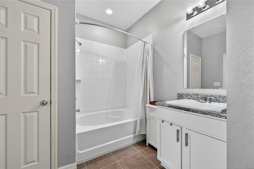 4368 Moon Shadow Loop Mulberry, FL 33860 - Photo 22 of 39 a bathroom with a tub sink shower and mirror