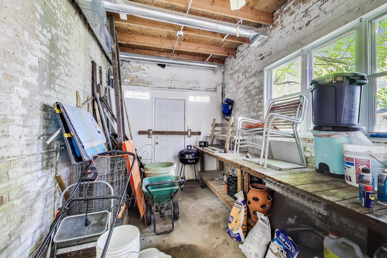 2524 West Winnemac Avenue Chicago, IL 60625 - Photo 13 of 16 a view of a room with gym equipment