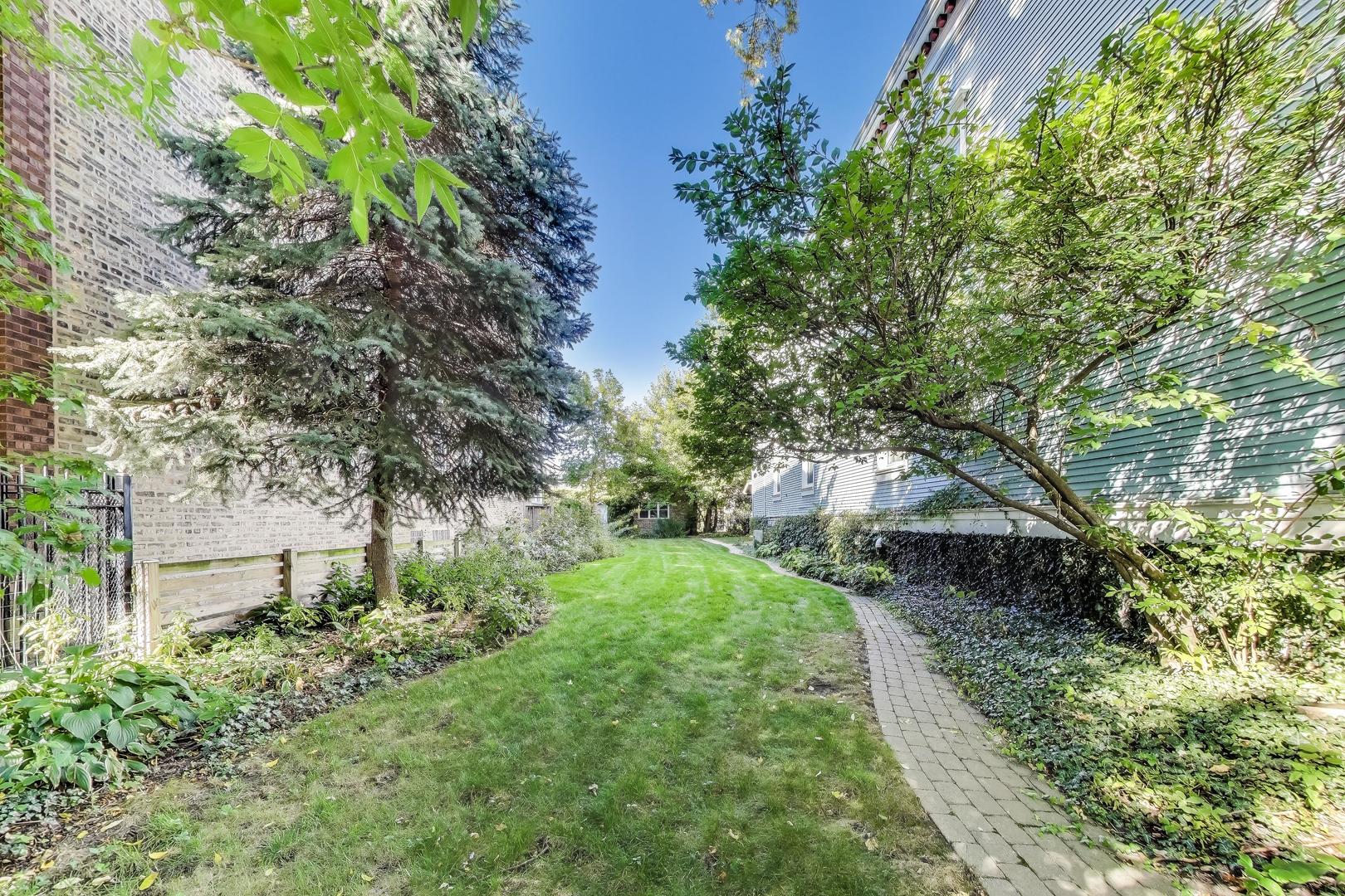 2524 West Winnemac Avenue Chicago, IL 60625 - Photo 2 of 16 a view of a garden with large trees