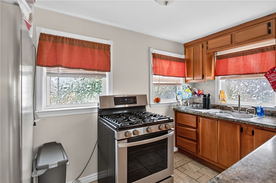 82 Perry Street Central Falls, RI 02863 - Photo 21 of 50