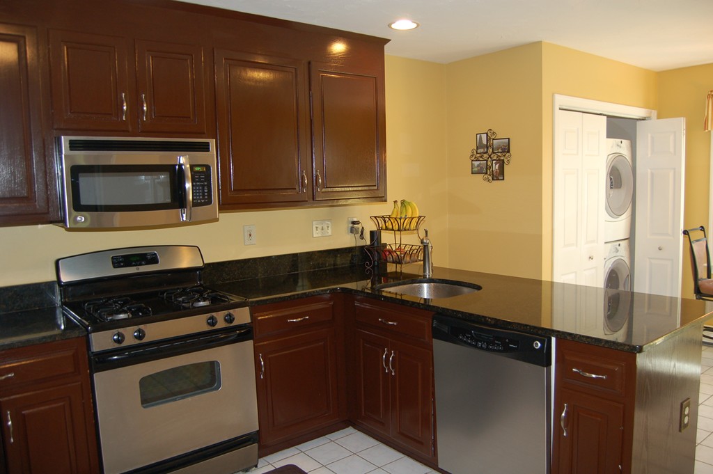 17 Riverside Road Franklin, MA 02038 - Photo 6 of 30 Gallery Image 6