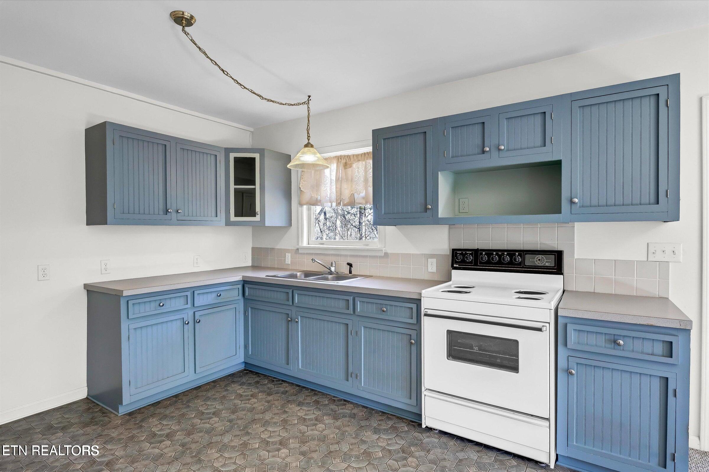 422 Crosby Drive Bean Station, TN 37708 - Photo 27 of 45 GROUND LEVEL KITCHEN