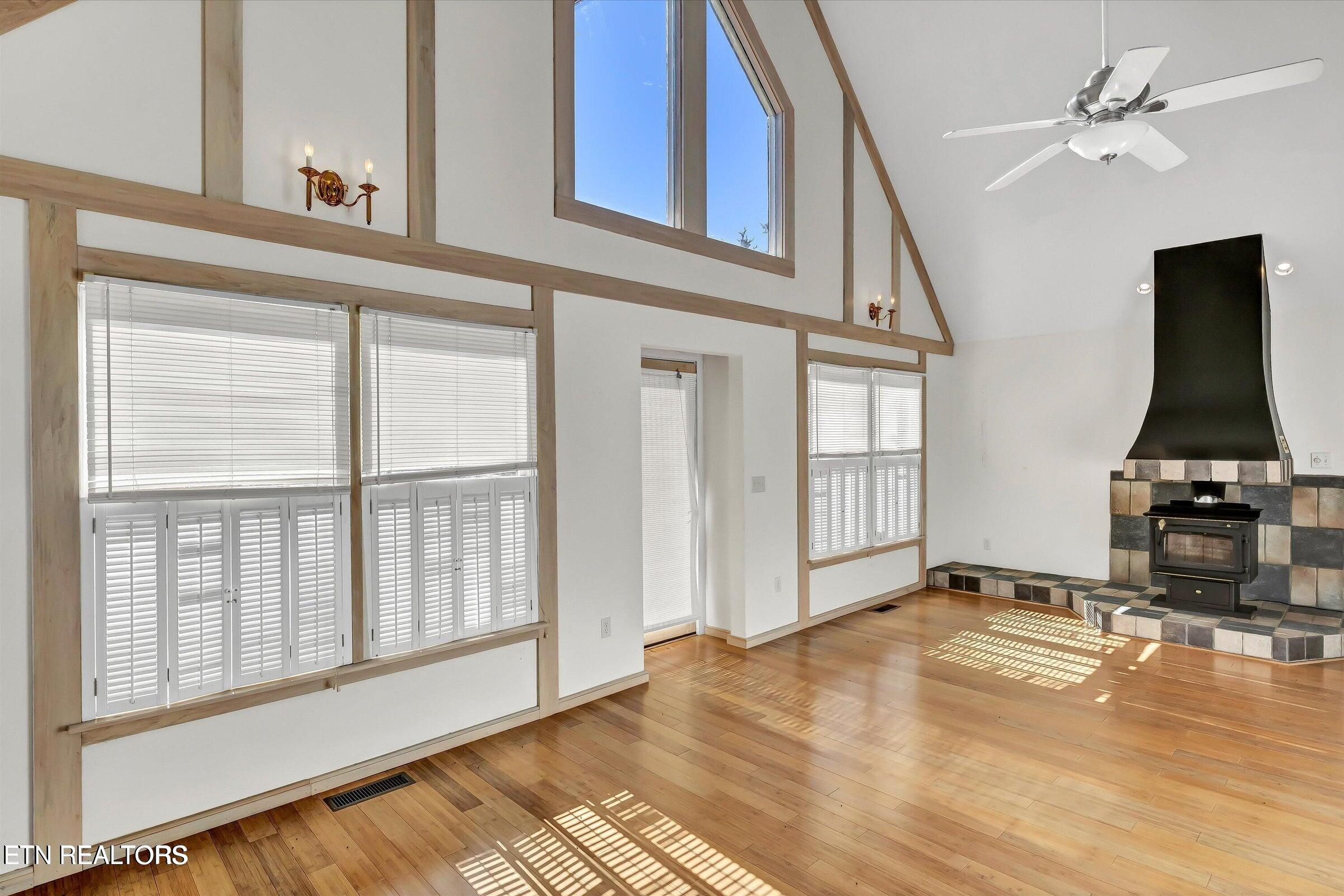 422 Crosby Drive Bean Station, TN 37708 - Photo 8 of 45 LIVING ROOM