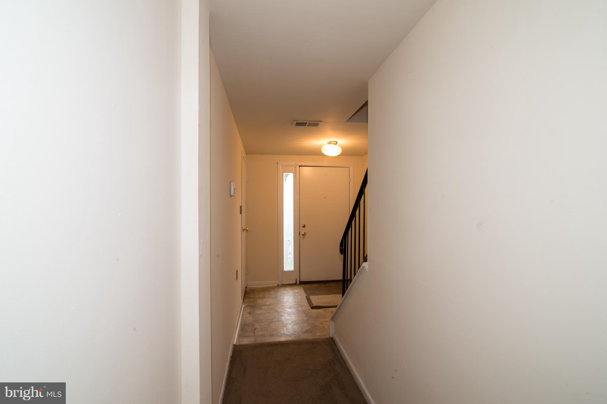 704 Bonini Road Southeast Washington, DC 20032 - Photo 3 of 22 Foyer
