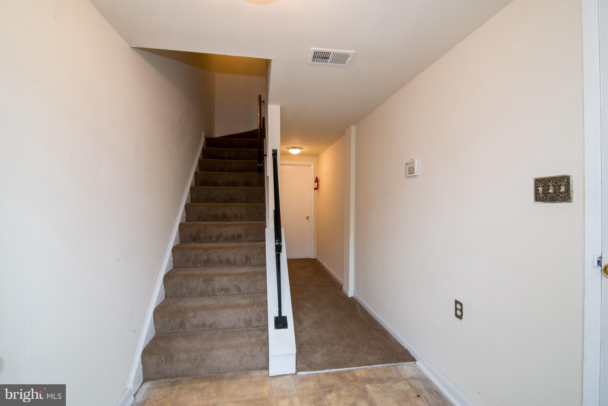 704 Bonini Road Southeast Washington, DC 20032 - Photo 4 of 22 Foyer / LL Hall