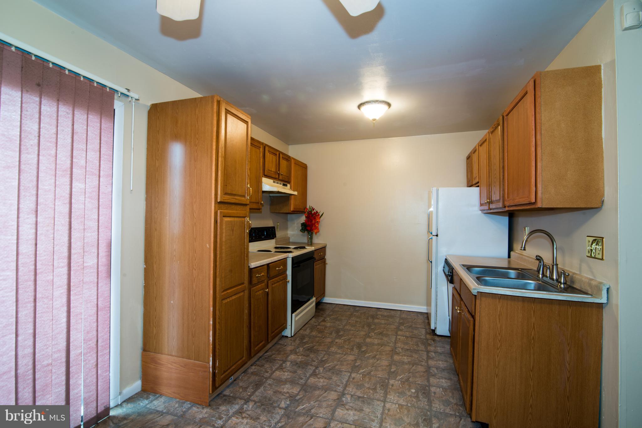 704 Bonini Road Southeast Washington, DC 20032 - Photo 8 of 22 Kitchen