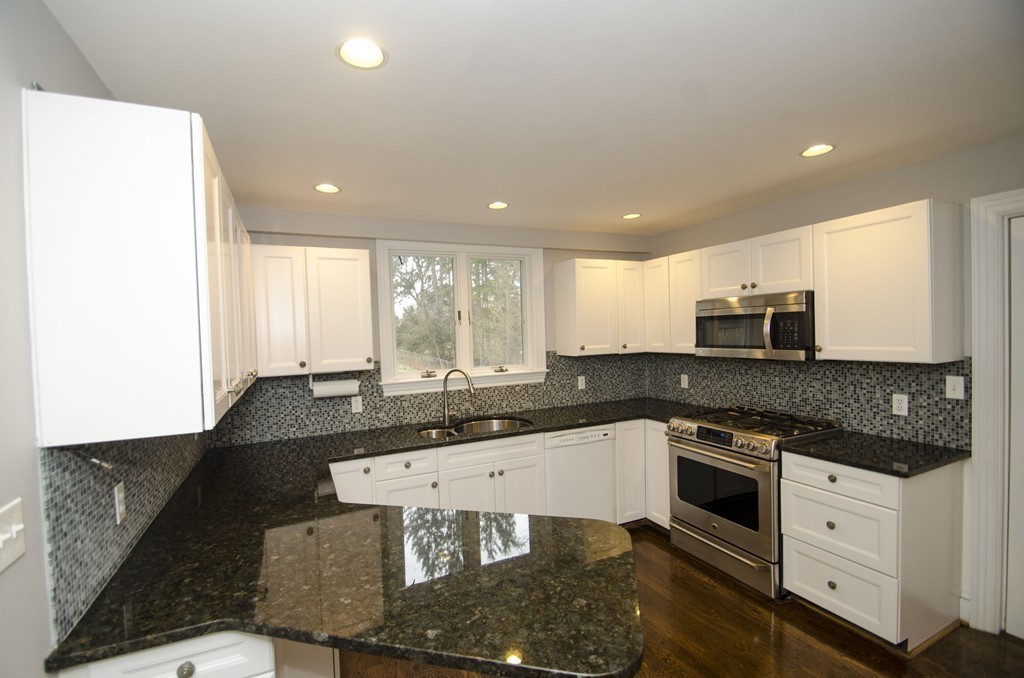 174 Oliver Road Newton, MA 02468 - Photo 3 of 13