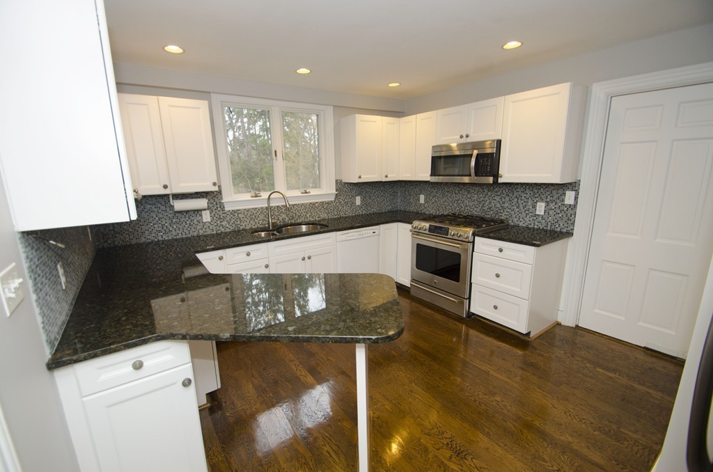 174 Oliver Road Newton, MA 02468 - Photo 4 of 13