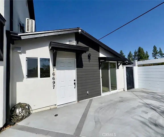 a view of a house with a garage