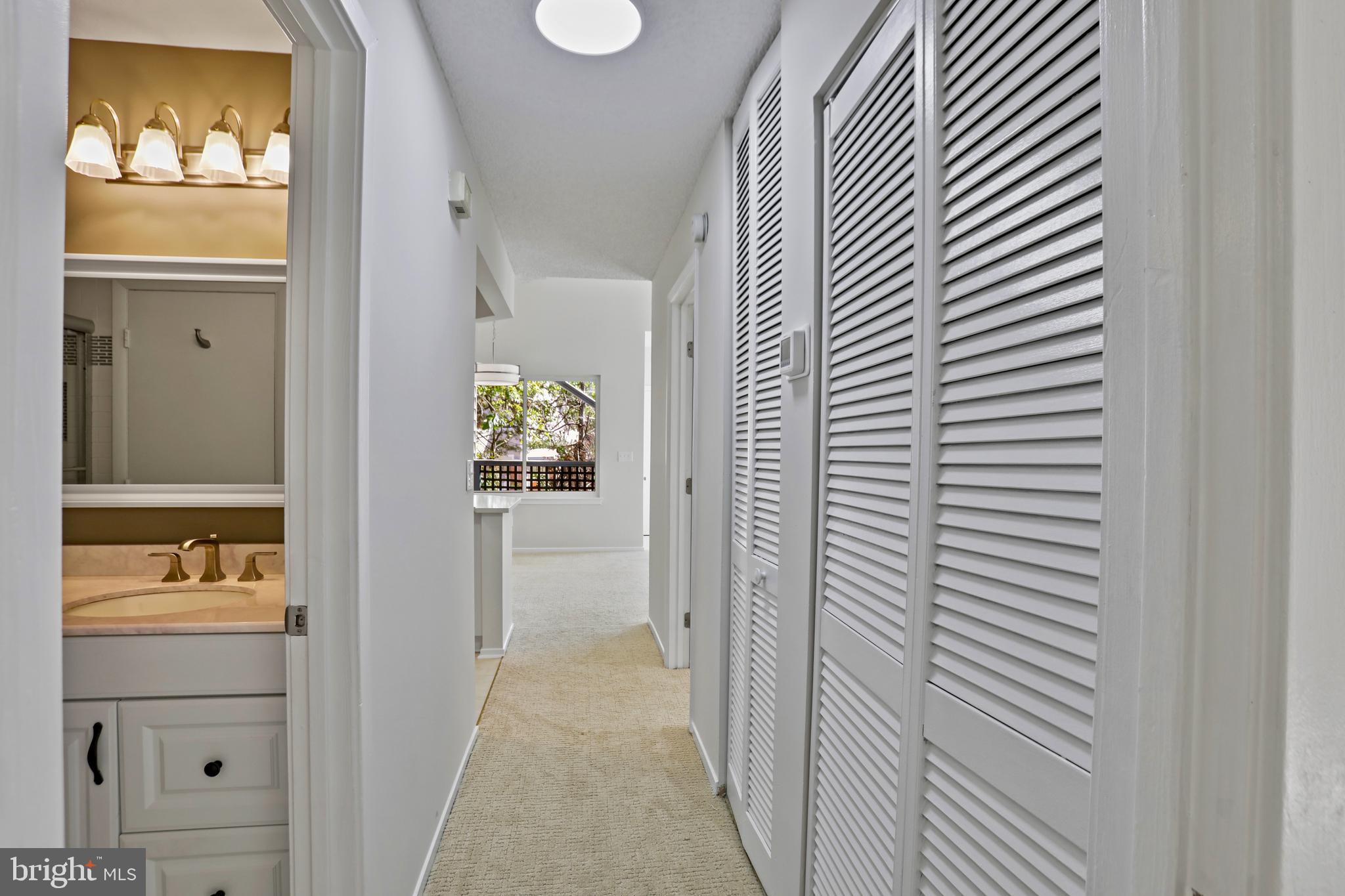 11737 Summerchase Circle Reston, VA 20194 - Photo 16 of 29 Hallway