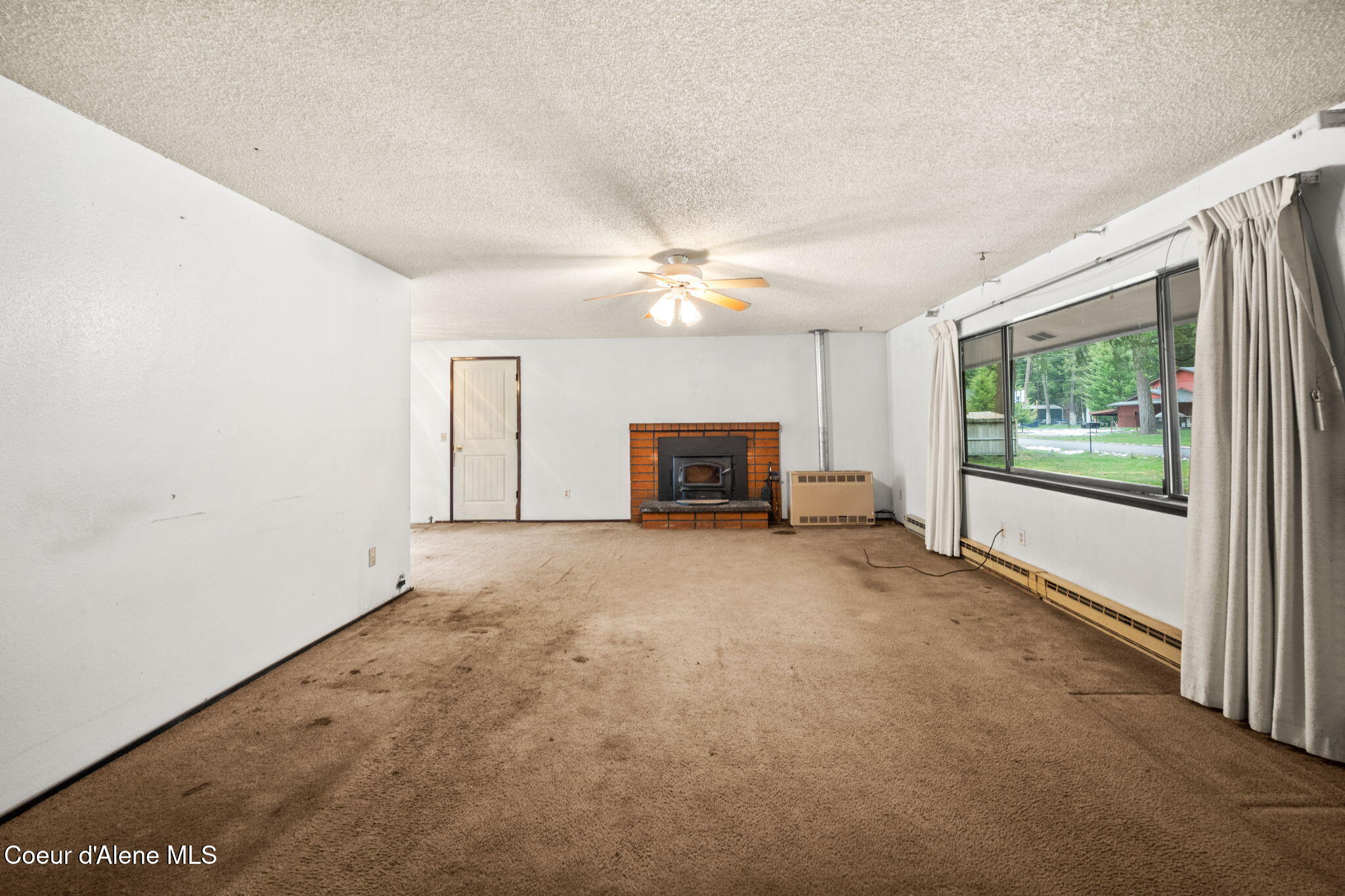 11951 North Pinetree Road Hayden, ID 83835 - Photo 11 of 62 Living Room