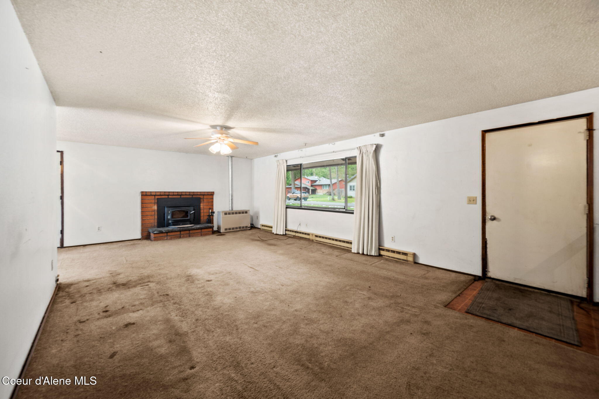 11951 North Pinetree Road Hayden, ID 83835 - Photo 13 of 62 Living Room