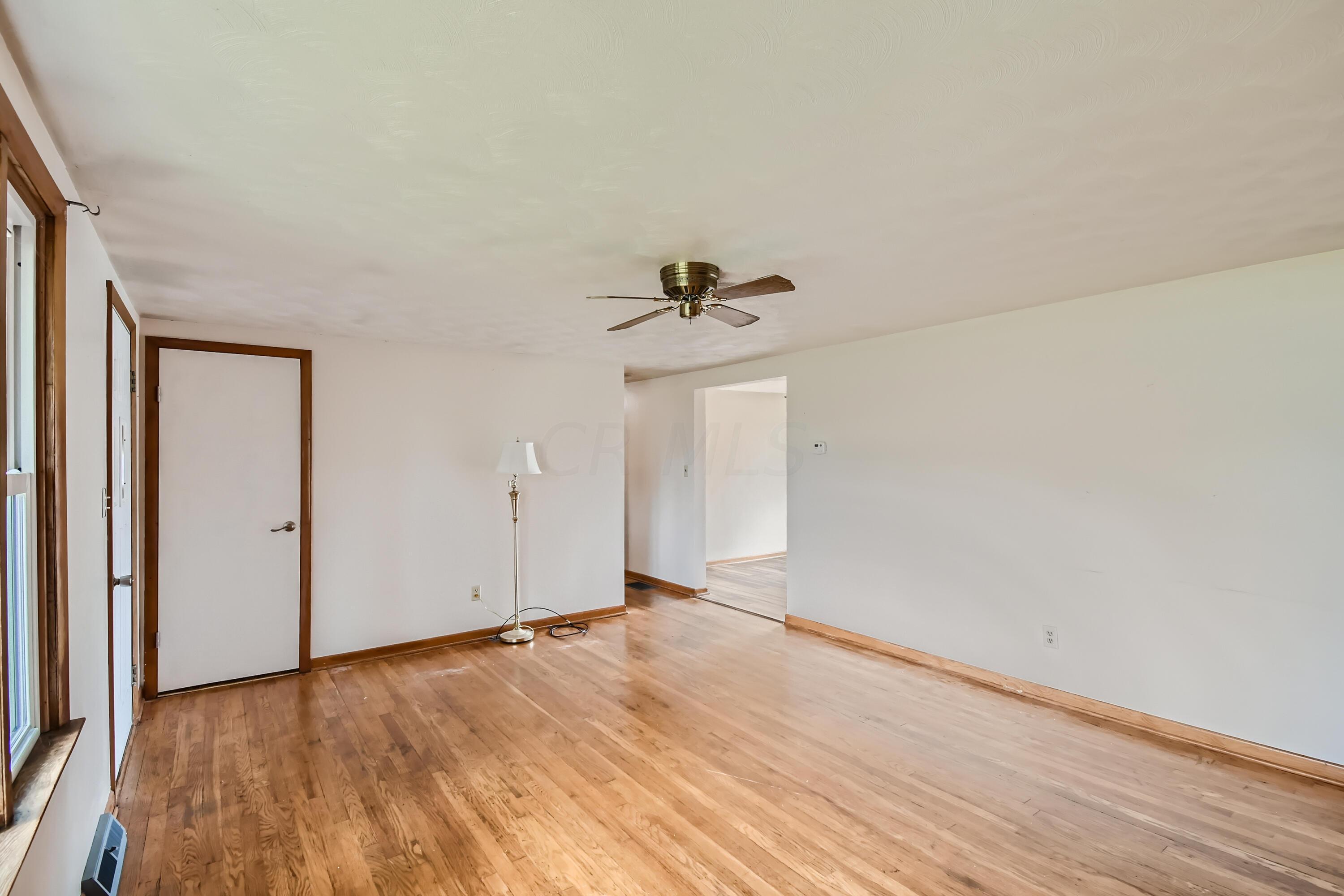 1056 Newark Road Mount Vernon, OH 43050 - Photo 18 of 21 06 Living Room