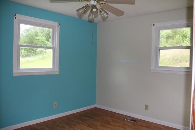 1074 Black Road Cunningham, TN 37052 - Photo 6 of 16