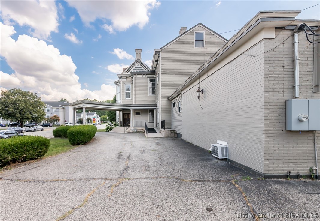 1217 East Spring Street New Albany, IN 47150 - Photo 4 of 95