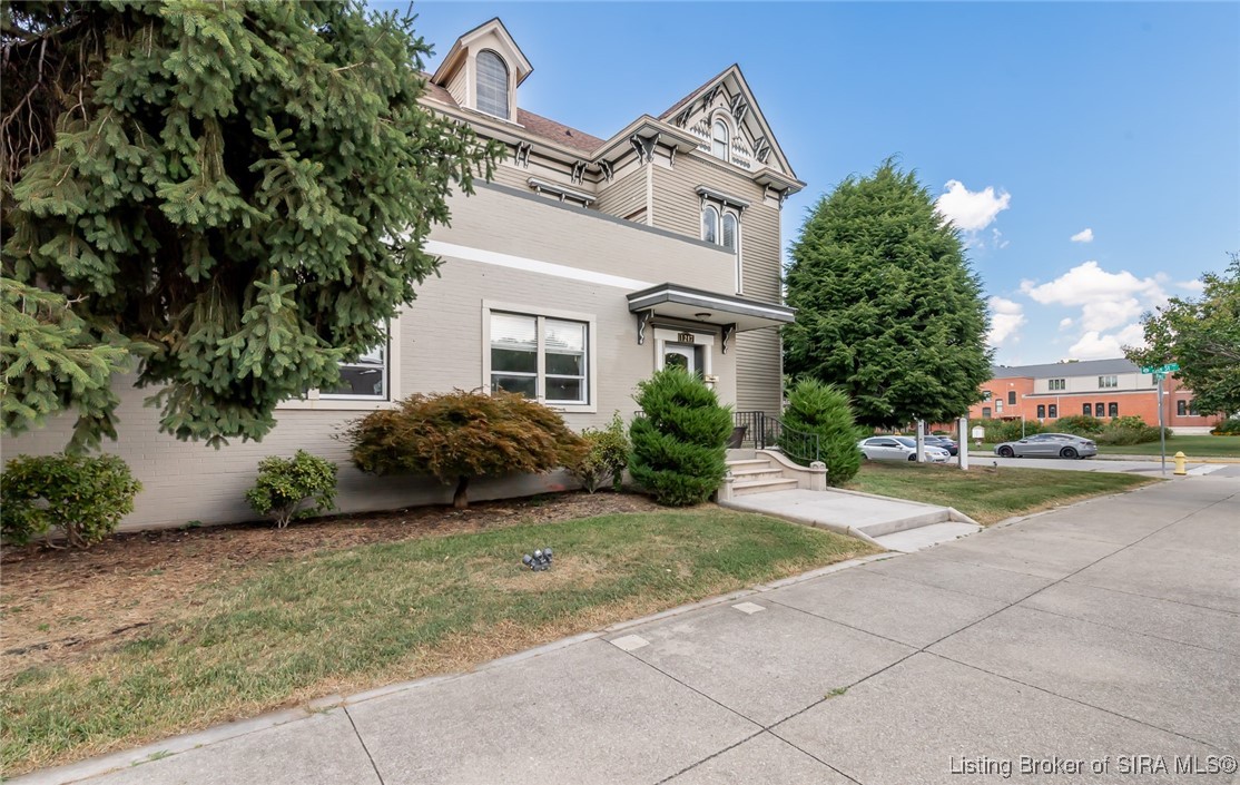 1217 East Spring Street New Albany, IN 47150 - Photo 9 of 95